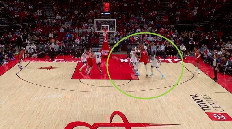 开云官方网站-攻防发力！戈贝尔抢劫生断杜兰特 随后长传助攻兰德尔反击得手